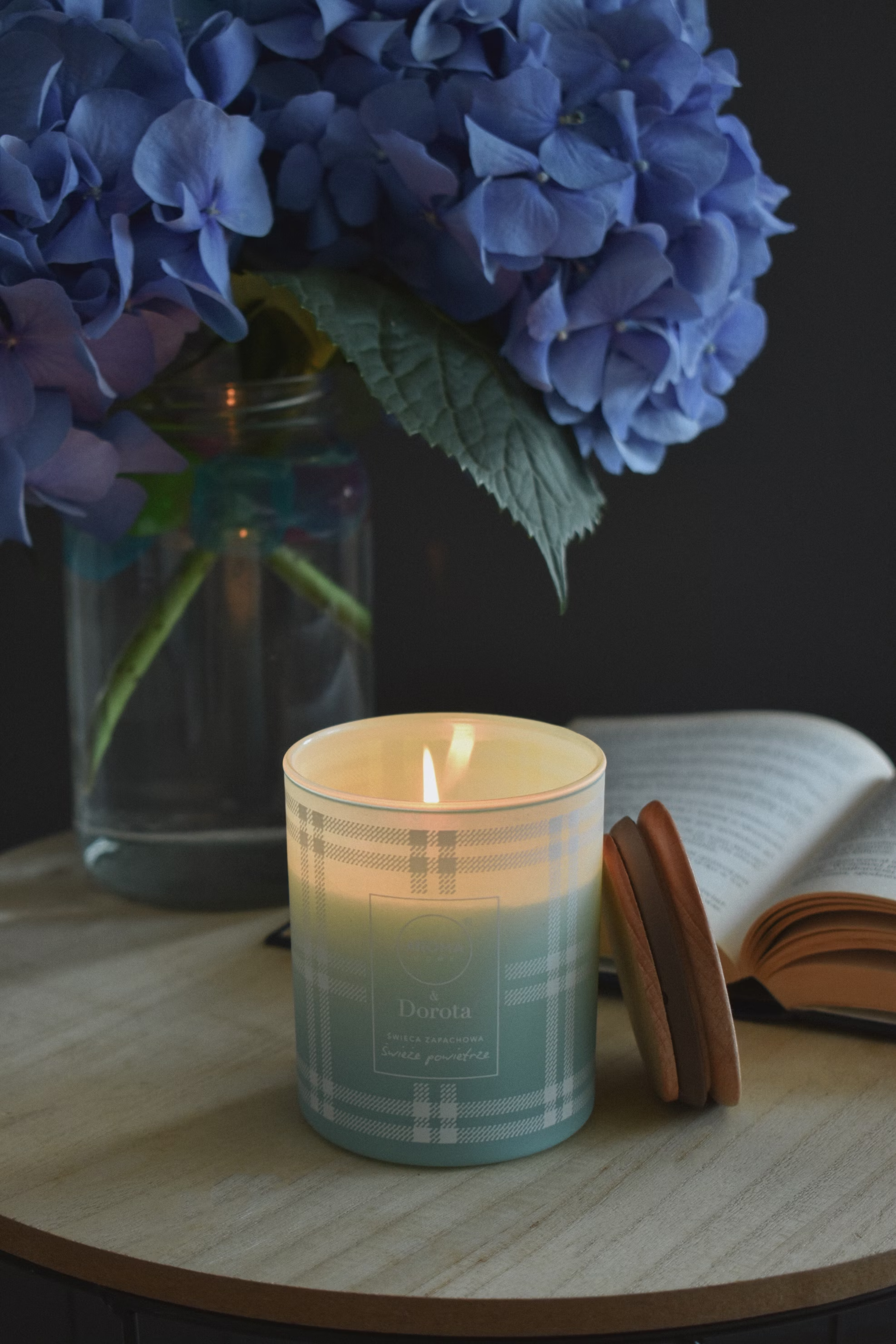 Scented Candles: Reconstructing Poetry and Healing in Candlelight